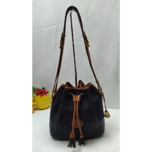 Dooney & Bourke Black Pebbled Leather Drawstring Buckle Shoulder Bag - Vintage - Picture 2 of 14